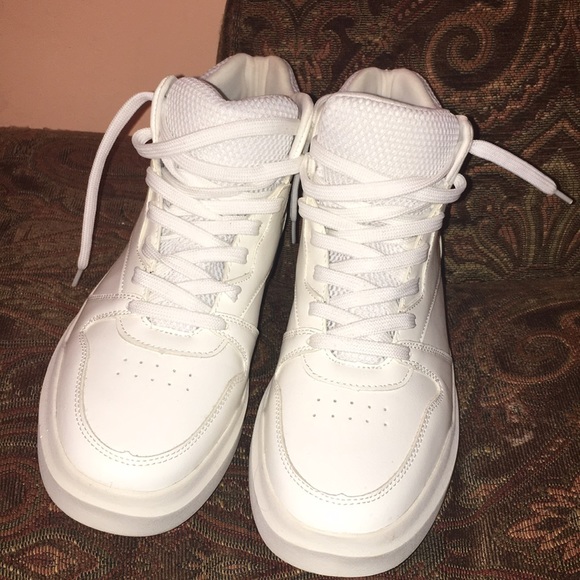 Selling white pear of shoes called BriX - Picture 2 of 3